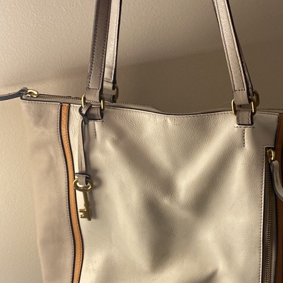 EUC 🩶🤍🤎GORGEOUS Fossil Leather Tara Shopper Purse - Picture 14 of 15